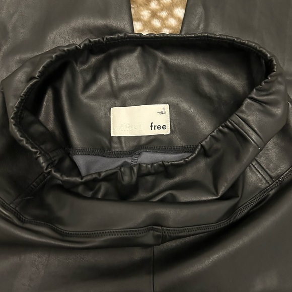 SOLD - Wilfred Free - Daria Leggings Faux Leather - Picture 4 of 4